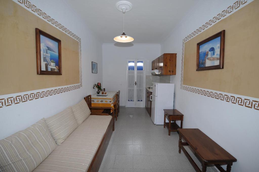 Orfeas Apartments Kamári Quarto foto